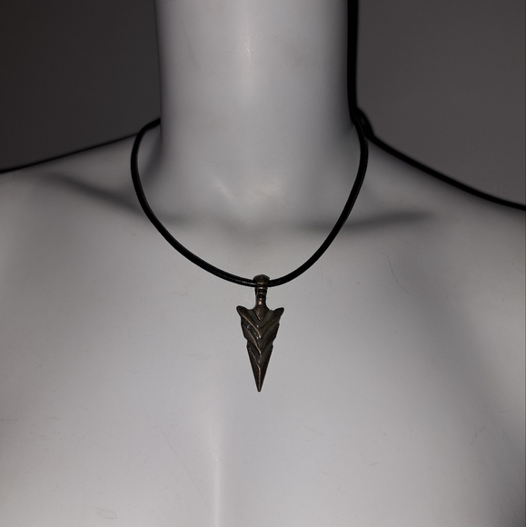 Glow In The Dark Necklace - Picture 3 of 6